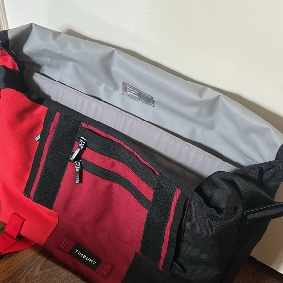 🌸 Timbuk2 Classic Messenger Diablo in medium - Picture 9 of 11